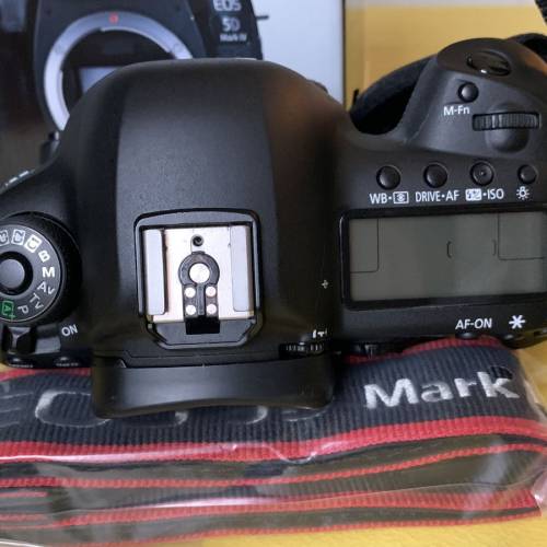 Canon EOS 5D Mark IV body