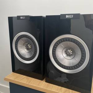 KEF R100