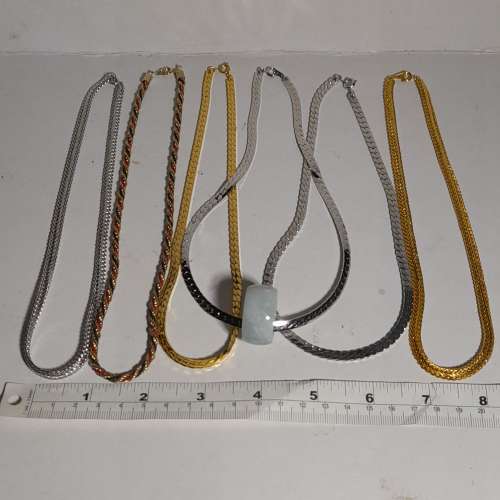 翡翠A玉戒指14mm闊，內徑二十mm.圓滑好水頭。加配六條十六吋粗銅頸鏈。清理存貨全部...