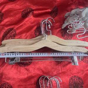 香樟木防霉防蟲衣架Cypress wood anti-mold and anti-insect clothes hanger