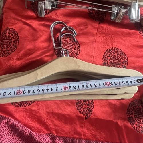 香樟木防霉防蟲衣架Cypress wood anti-mold and anti-insect clothes hanger