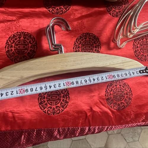 香樟木防霉防蟲衣架Cypress wood anti-mold and anti-insect clothes hanger