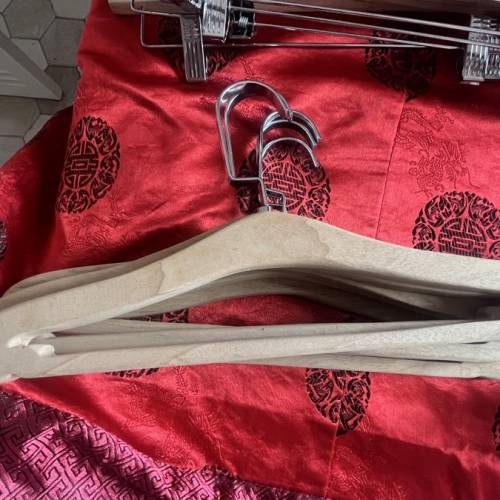 香樟木防霉防蟲衣架Cypress wood anti-mold and anti-insect clothes hanger