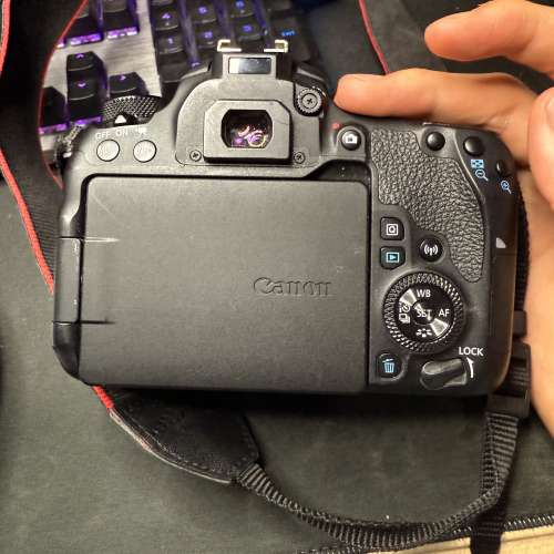 Canon 77D
