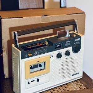 出售Toshiba 手提cassette －部， 型號KT-284L，可用100v或9v火牛，駁電只有摩打聲...