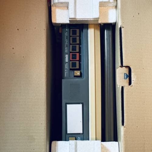 出售Toshiba 手提cassette －部， 型號KT-284L，可用100v或9v火牛，駁電只有摩打聲...