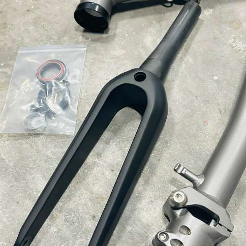 2025 國布 小布款 最新超輕鋁合金版 ACEOFFIX C5 消光黑色碳纖維前叉 折叠車 車架組