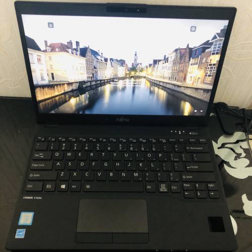 Fujitsu u939 i7 8代