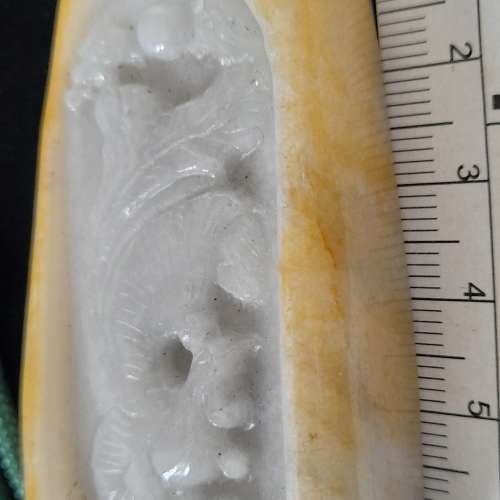 翡翠A玉，鳳手把件/吊件，約72x42x16mm.略帶淺黃色調，鳳是祥瑞化身，佩帶及收藏佳...