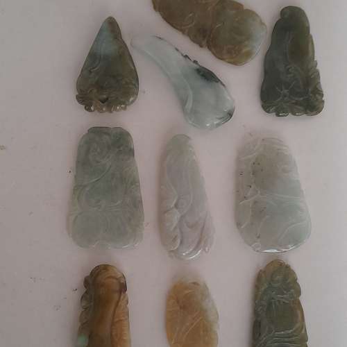 一手十件翡翠A玉雙面雕刻吊咀，古舊工。一手走清貨價十件共售390元，單件一百六十元...
