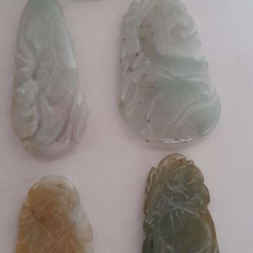 一手十件翡翠A玉雙面雕刻吊咀，古舊工。一手走清貨價十件共售390元，單件一百六十元...