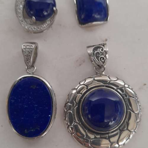 一手四隻青金寶石鑲嵌純銀吊墜，共售680元 ，單一隻二百五十元，每款加送廿四寸不銹...