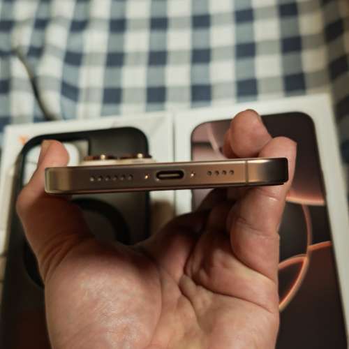 99.9% NEW 港行 iPhone 16 pro max 沙漠色 256GB