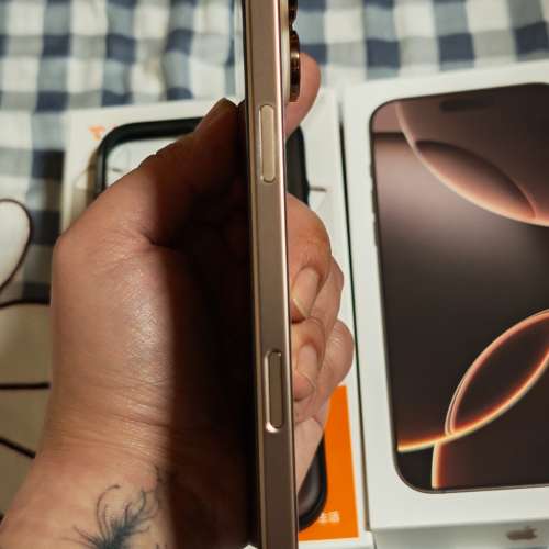 99.9% NEW 港行 iPhone 16 pro max 沙漠色 256GB