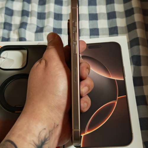 99.9% NEW 港行 iPhone 16 pro max 沙漠色 256GB