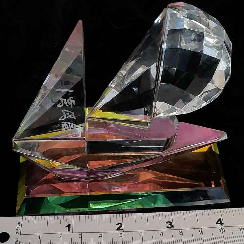 半價清理存貨。一手兩件水晶4.5寸一帆風順及3寸蓮花擺件，原價七百元現售三百五十元...