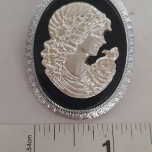 歐洲進口貝殼美女心針，精工雕刻，40x30mm.no.22.3.25