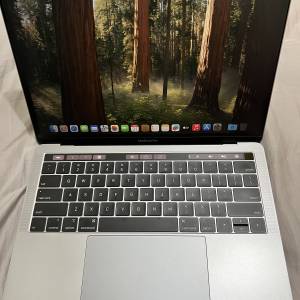 MacBook Pro 2019 13” i7 16GB Ram 500GB SSD.