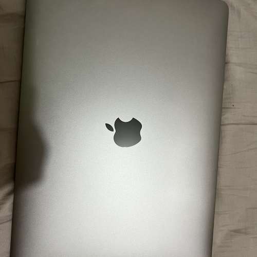 MacBook Pro 2019 13” i7 16GB Ram 500GB SSD.