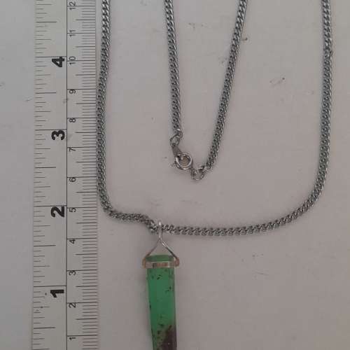 澳洲A玉約一點五吋柱形吊墜, 純銀扣配廿四寸不銹鋼頸鏈。no.22.3.25