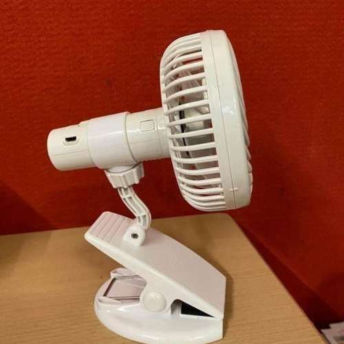 座枱或夾, USB叉電, 兩用風扇 , 可以調較角度