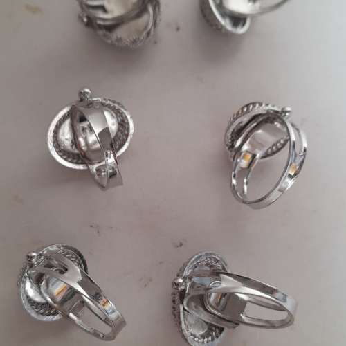 半價清理存貨。一手六隻天然虎石/琥珀。鑲嵌日本進口開口銅戒托，六隻共售三百元單...