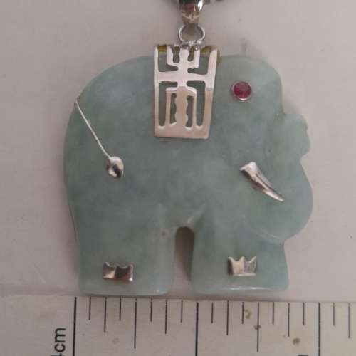 翡翠A玉純銀大象吊墜，約一寸，純銀扣，配上24寸不鏽鋼頸鏈。no.23.3.25