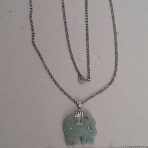 翡翠A玉純銀大象吊墜，約一寸，純銀扣，配上24寸不鏽鋼頸鏈。no.23.3.25