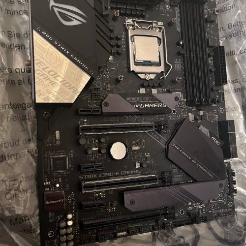 Intel i7-9700k + ROG Strix gaming Z390-E + Corsair 16G ram (8gb x2)