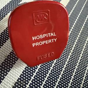 紅色MK Hospital UK 英式頭