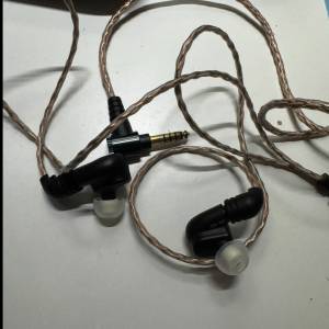 Sony IER-M9 （已換4.4金寶線）
