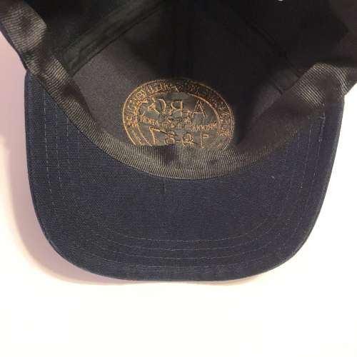 正版全新 A.P.C.深藍/軍藍色全棉料Cap帽，刺繡logo，背後配可調校扣