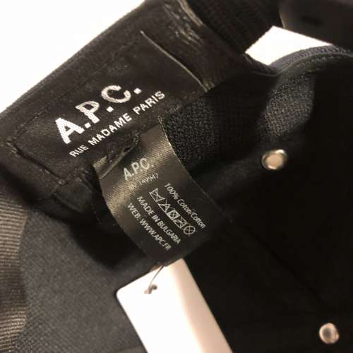 正版全新 A.P.C.深藍/軍藍色全棉料Cap帽，刺繡logo，背後配可調校扣