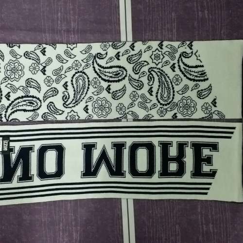 90% 新 izzue 男裝藍白色頸巾