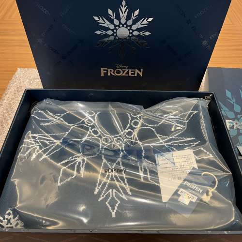 100% 全新渣打銀行推出限量版迪士尼魔雪奇緣毛氈