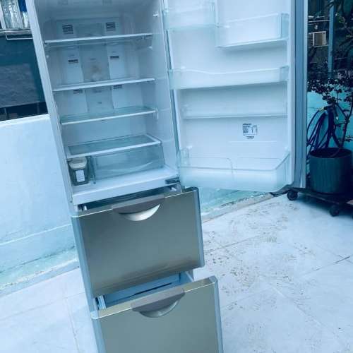 雪櫃 三門日立香檳金色