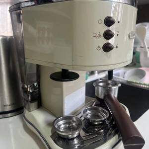 Delonghi 半自動 咖啡機