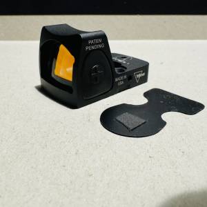 疑似 Trijicon Red Dot 紅點鋼