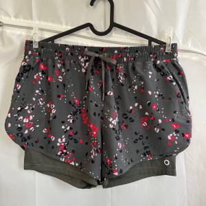 99% NEW - M&S Good Move 運動短褲，橡筋腰有內膽，EUR 38/UK10