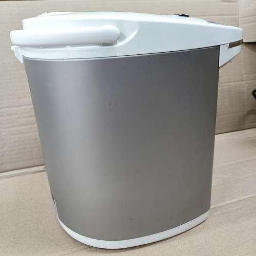 美的4L電熱水壺$130