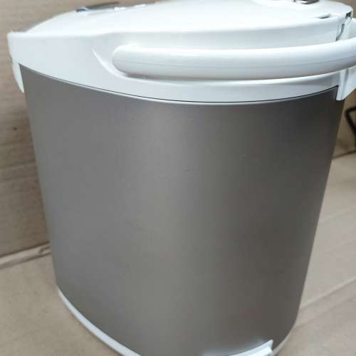 美的4L電熱水壺$130