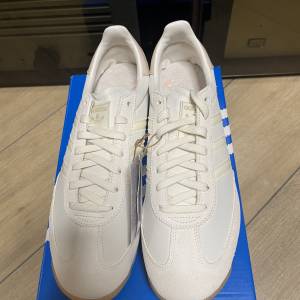 全新 ADIDAS 波鞋