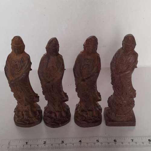 清理存貨買一送一。沉香木觀音高約6吋，原價300元，現清貨買一送一兩個共售300元.買...