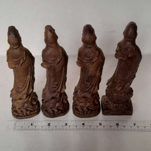 清理存貨買一送一。沉香木觀音高約6吋，原價300元，現清貨買一送一兩個共售300元.買...