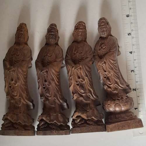 清理存貨買一送一。沉香木觀音高約6吋，原價300元，現清貨買一送一兩個共售300元.買...