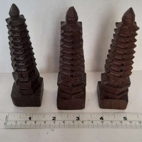 清理存貨。 一手十個沉香木雕刻擺件，原價每件150元，現清貨10件共售600元.。no.W2...