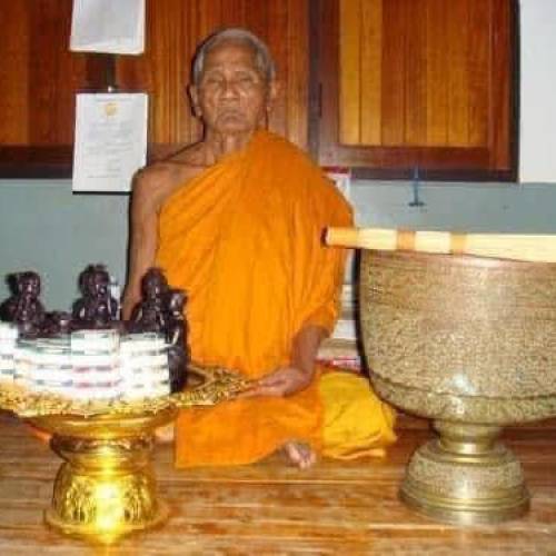 東北三聖 - 龍婆Key
2551 牛魯士 小立尊「內有勁」