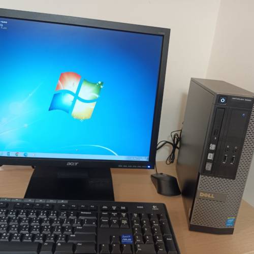 Dell 矯小型桌上電腦組合