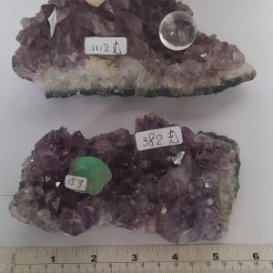 清貨減價出售，一塊紫晶簇1112克加28mm 水晶球及黃晶柱，另一塊紫晶簇382克加15克澳...