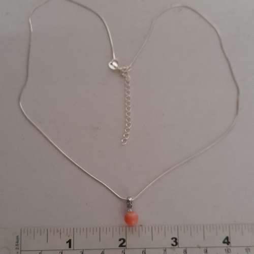 天然珊瑚7mm 吊墜，配上意大幼蛇骨頸鏈，16寸加一吋延長鏈。no.27.3.25